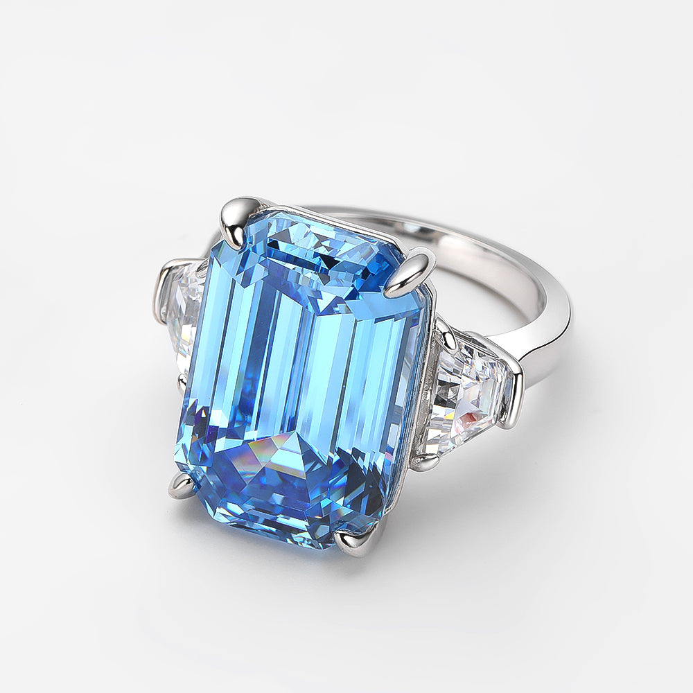 Princess Diana's Aquamarine ring, Emerald Cut, 16 Carat, Cocktail Ring side view