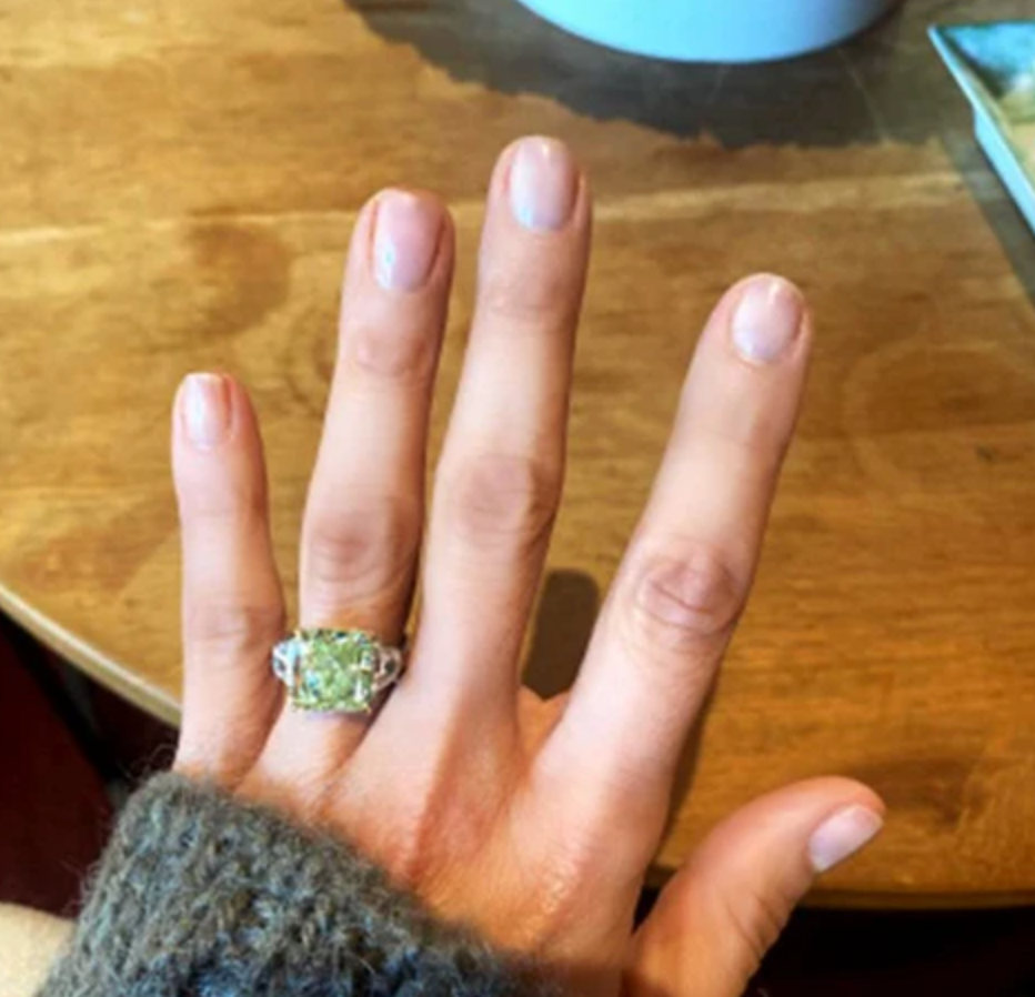 Jennifer Lopez's spectacular collection of engagement rings! Let's talk about it!