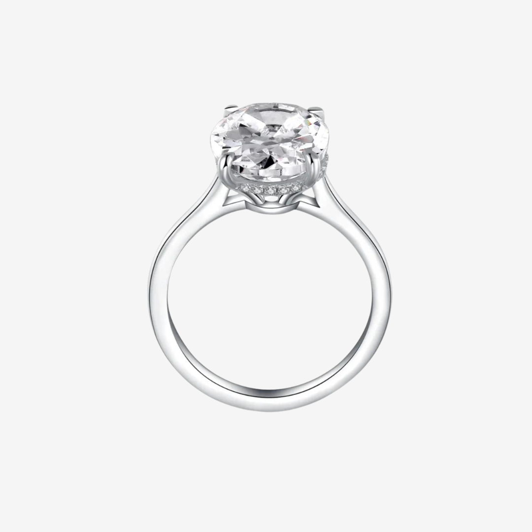 Hailey Bieber, Oval Cut Ring, 6 Carats, Gold