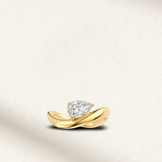 2 carat pear shape engagement ring

